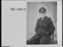 Portrett av tysk soldat i uniform,  Pöch.