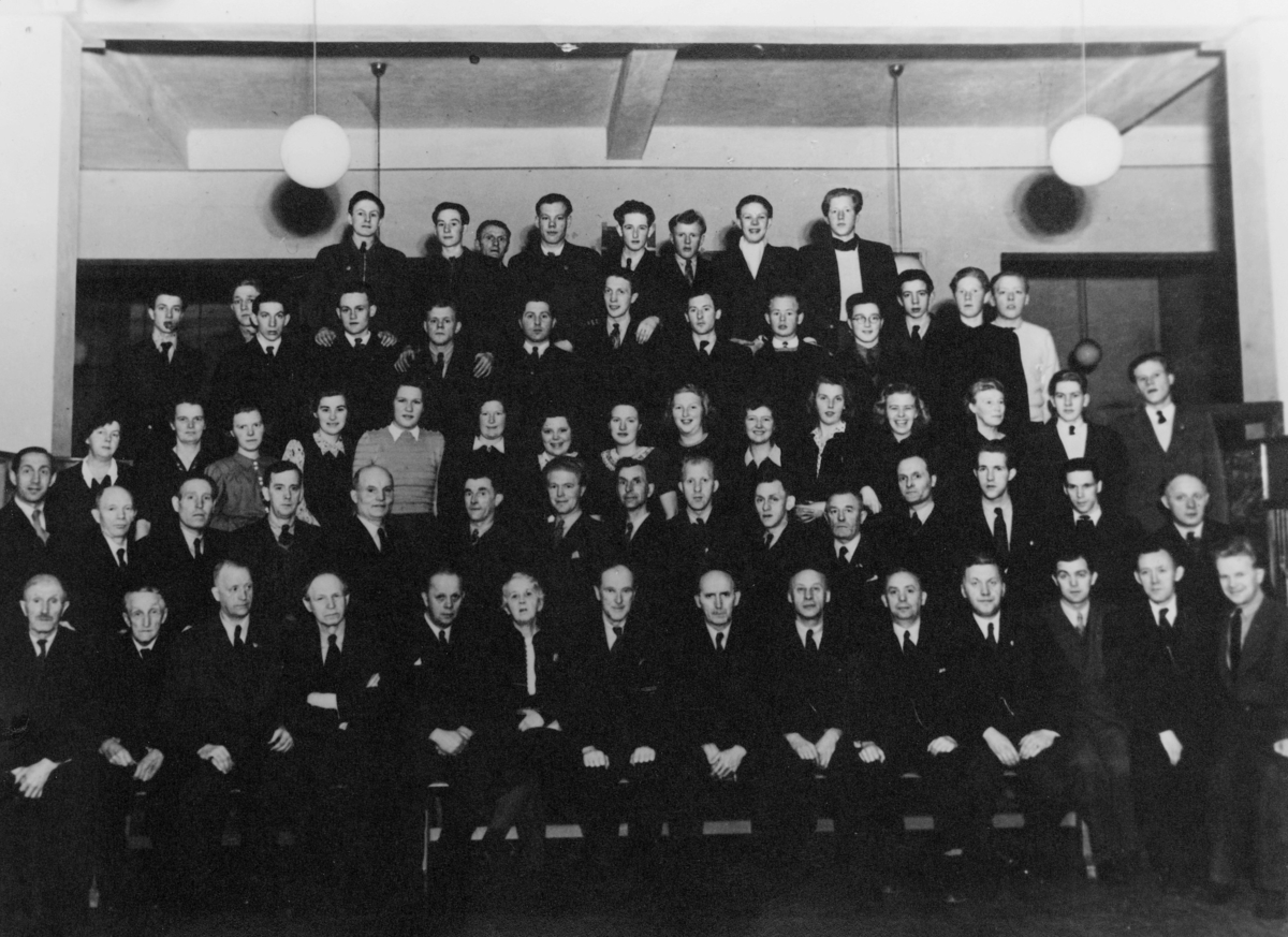 gruppebilde, postkontor, Kristiansand, personale i mars 1946