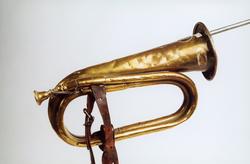 postmuseet, gjenstander, posthorn, trompettype, lærrem, stål