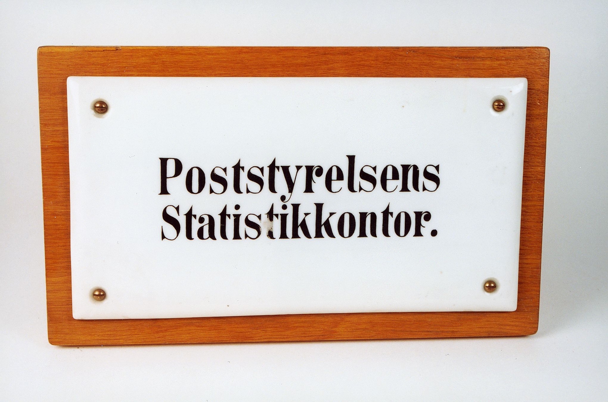 Postmuseet, gjenstander, skilt, postskilt, opplysningsskilt, Poststyrelsens Statistikkontor.
