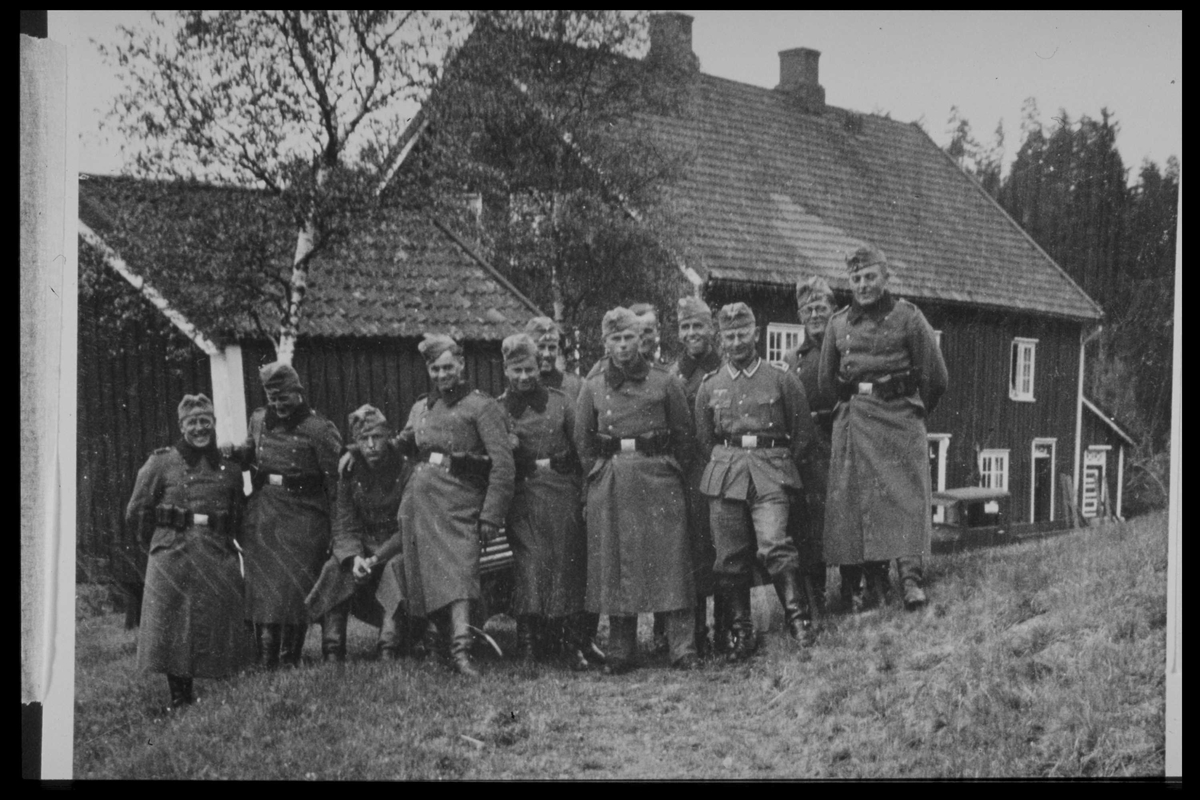 Arendal Fossekompani i begynnelsen av 1900-tallet
CD merket 0469, Bilde: 35
Sted: Haugsjå
Beskrivelse: Tyske soldater på Haugsjå gård
