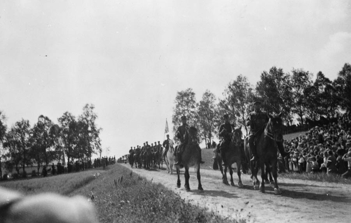 Soldater på riksveien mot Moss.
