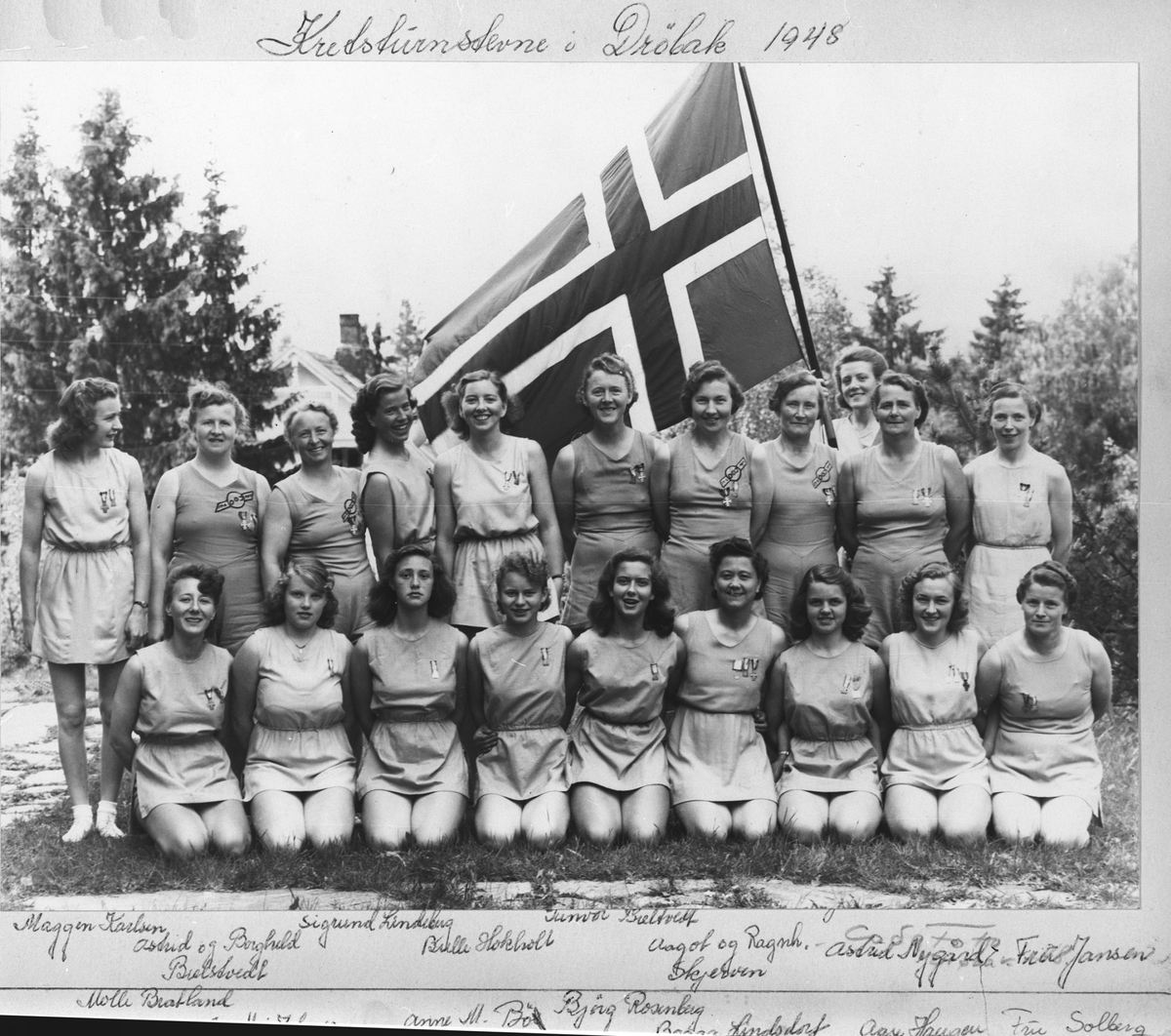 Kvinneturnere på kretsturnstevne i Drbak 1948.
