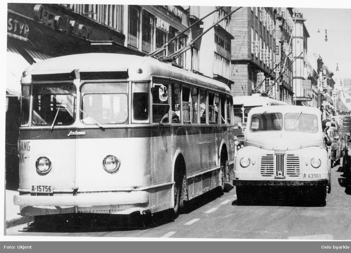 Vickers trolleybuss og Austin lastebil