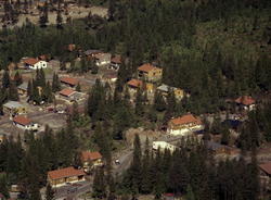 Kringsjågrenda bak, Langmyrgrenda i forkant. (Flyfoto)