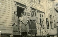 Kolbein Nerbø kolonialforrenting i Mongegården.