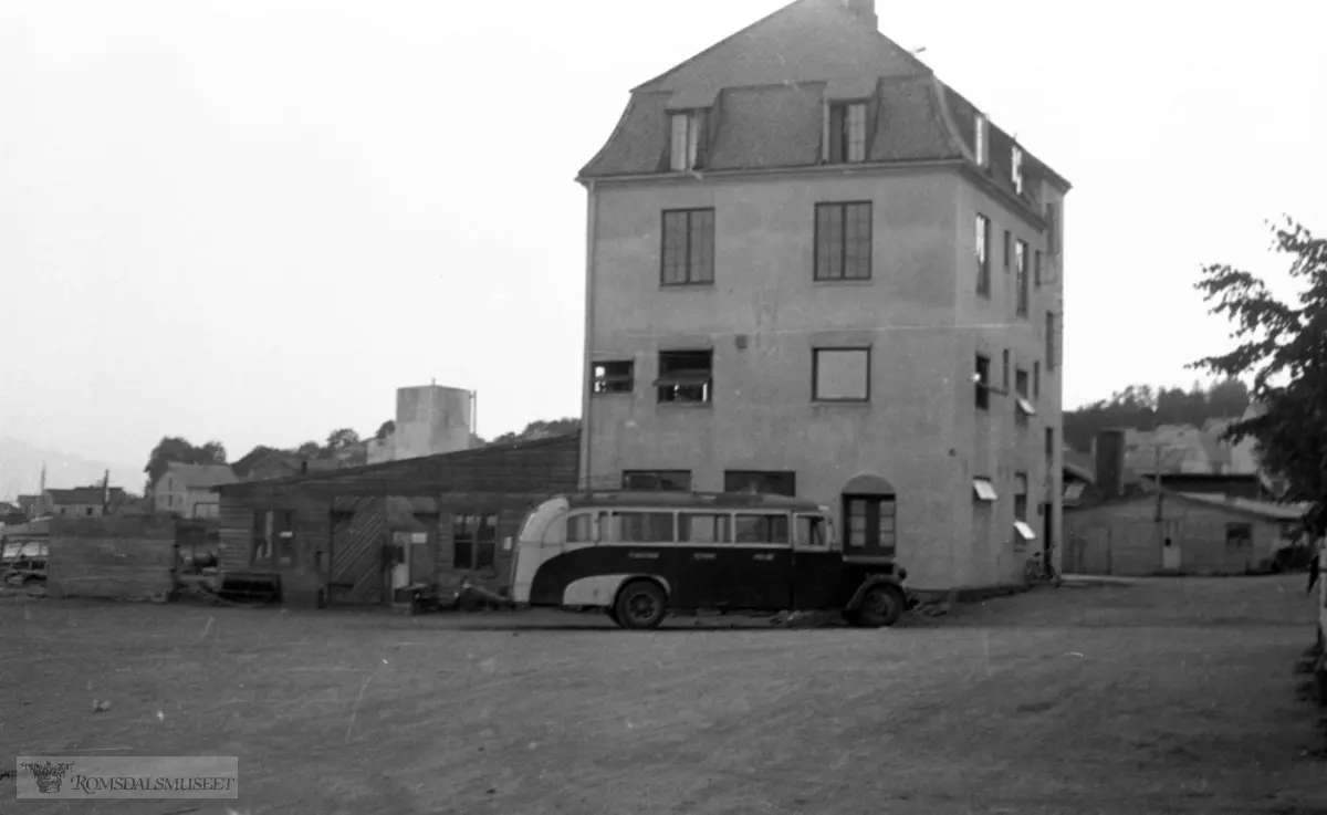 Helseth motorfabrikk vest for elven..Enten Søndag 03.08.1947 eller fredag 22.08.1947.