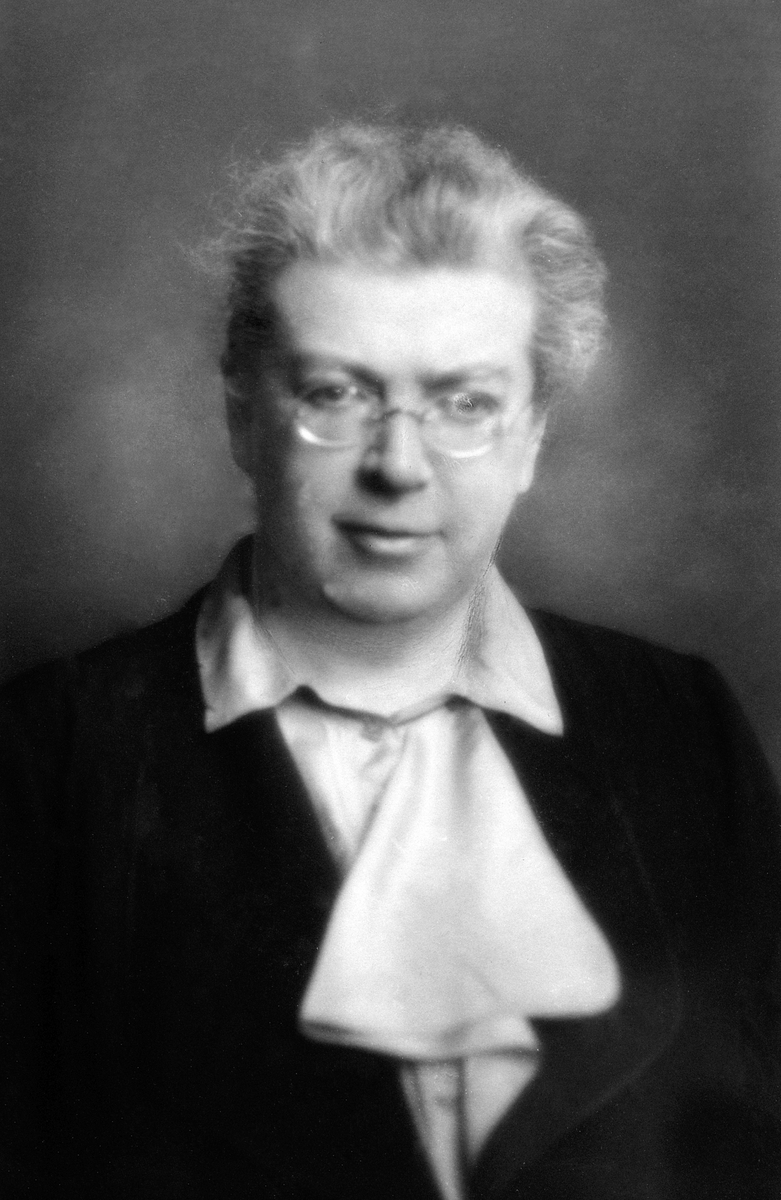 ANTONIE TIBERG. LEKTOR VED HAMAR KATEDRALSKOLE 1910-23. 