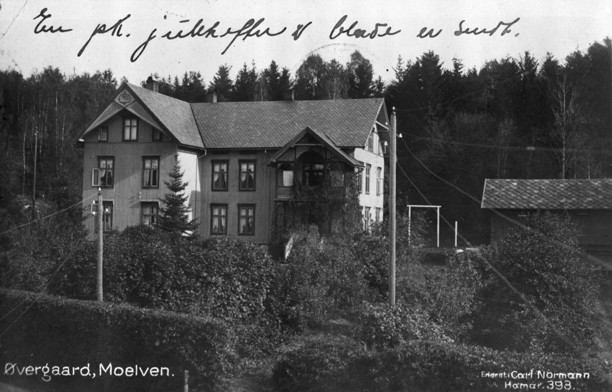 Postkort. Ringsaker, Moelv,  Øvergaard, kjøpmann Ingv. Dæhlis bolig i Moelv. oppført i 1901,  beliggende bak butikken i Storgata,