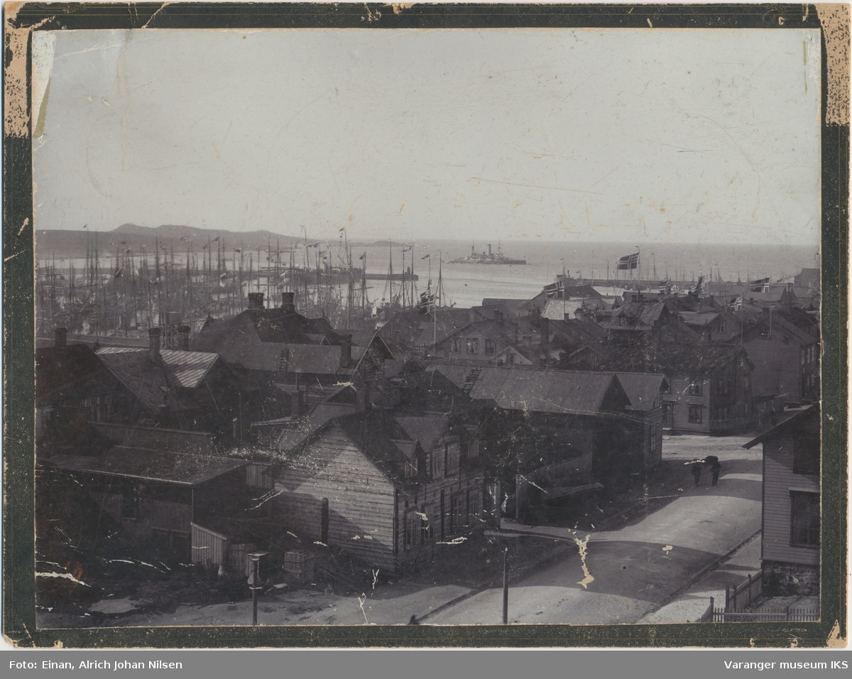 Vestervågen, panserskip ligger utenfor moloene, ca. 1898