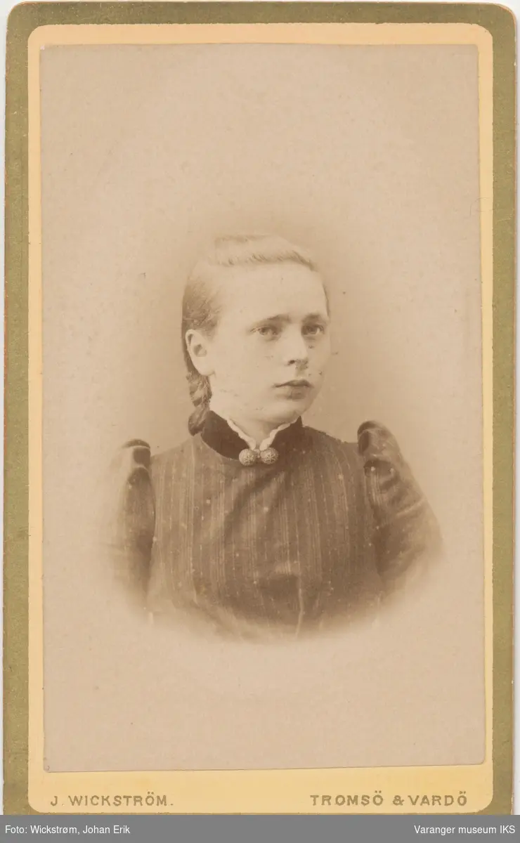 Portrett, ung kvinne