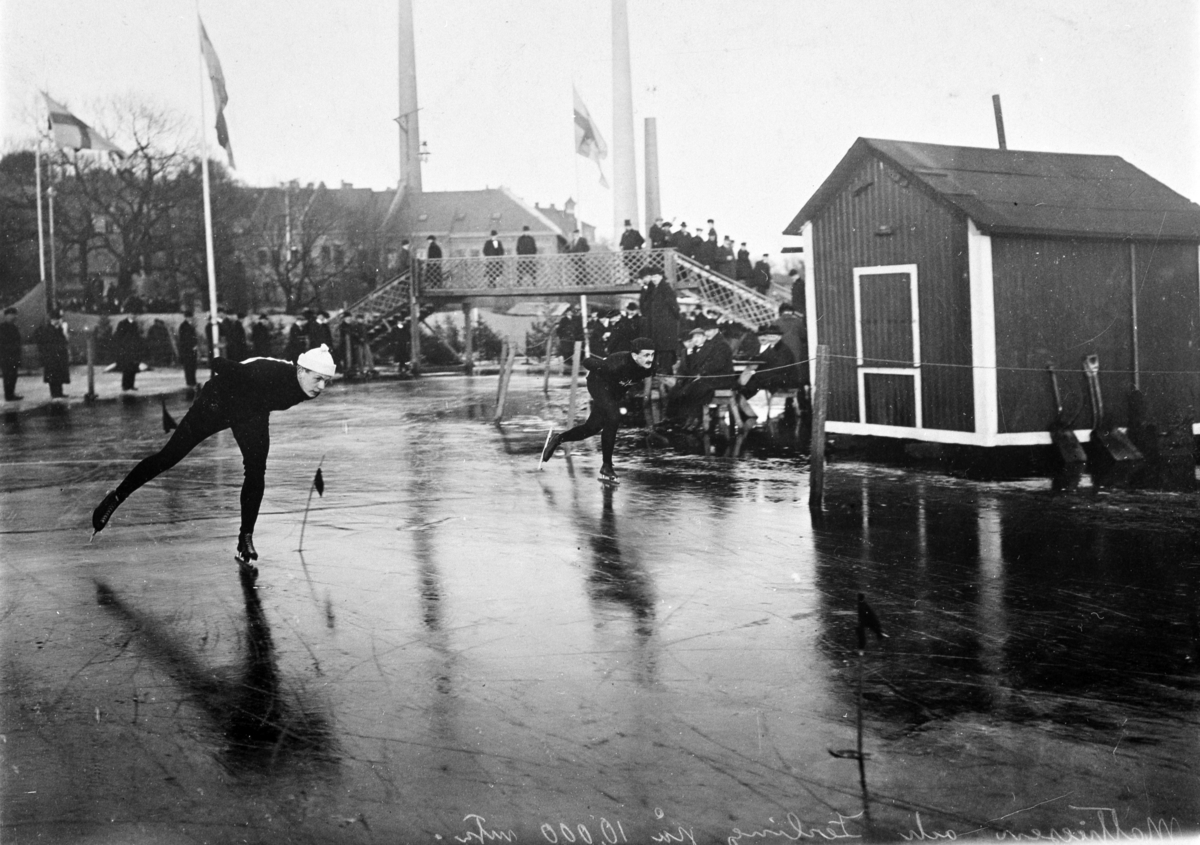 Oscar Wilhelm Mathisen (født 4. oktober 1888, død 10. april 1954) var en norsk skøyteløper som representerte Kristiania Skøiteklubb. 
10000 m i Stockholm, Paul Zerling i ytre bane og Oscar Mathisen i indre bane. 1. februar 1914, internasjonalt stevne på Hammarby sjö i Stockholm.