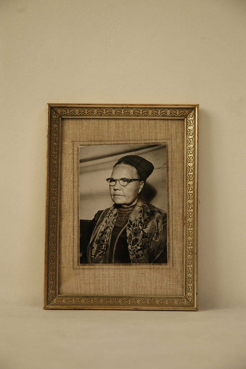 Portrett av samisk kvinne.