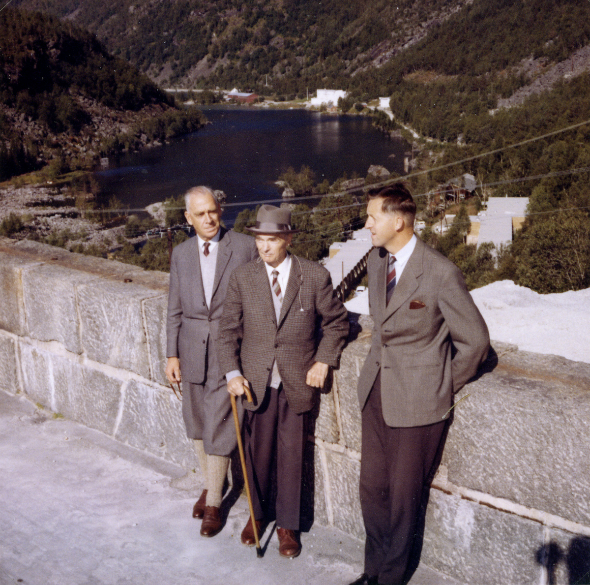 A/S Tyssefaldene sine direktørar frå 1938;  Kollenborg, Jensen og Hysing på befaring i Skjeggedal