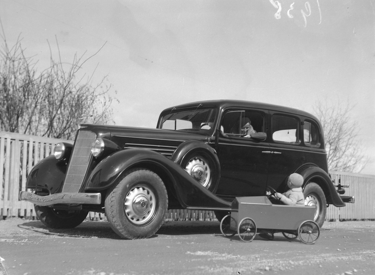 Buick 1935 og Grepa tråbil i Trollaveien
