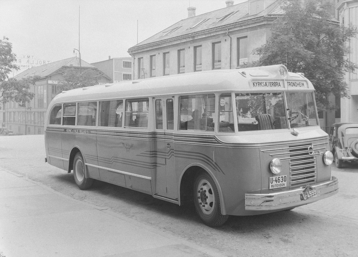 Hemne & Vinje Billag A/S nye turbuss. Volvo B513 1949