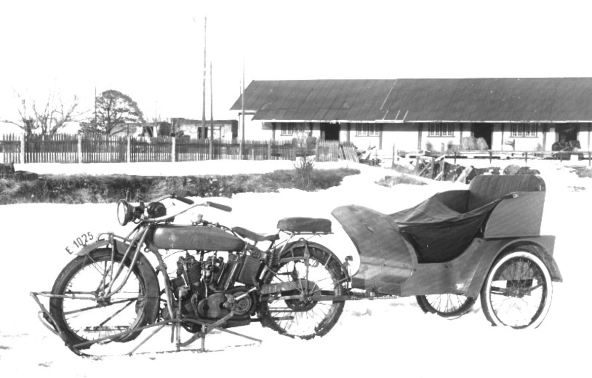 Ingeniør Engens motorsykkel av merket Indian.