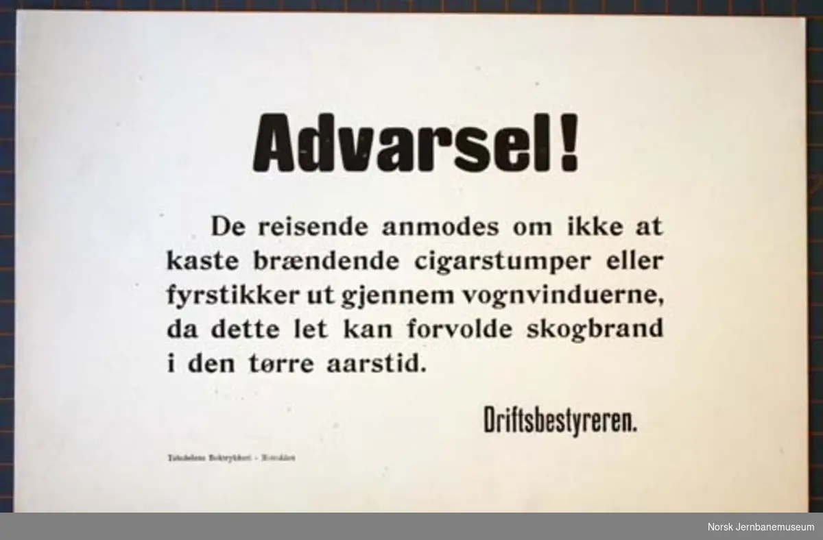 Oppslag fra Rjukanbanen : "Advarsel!" (ikke kast sigarstumper eller fyrstikker ut av vinduet)