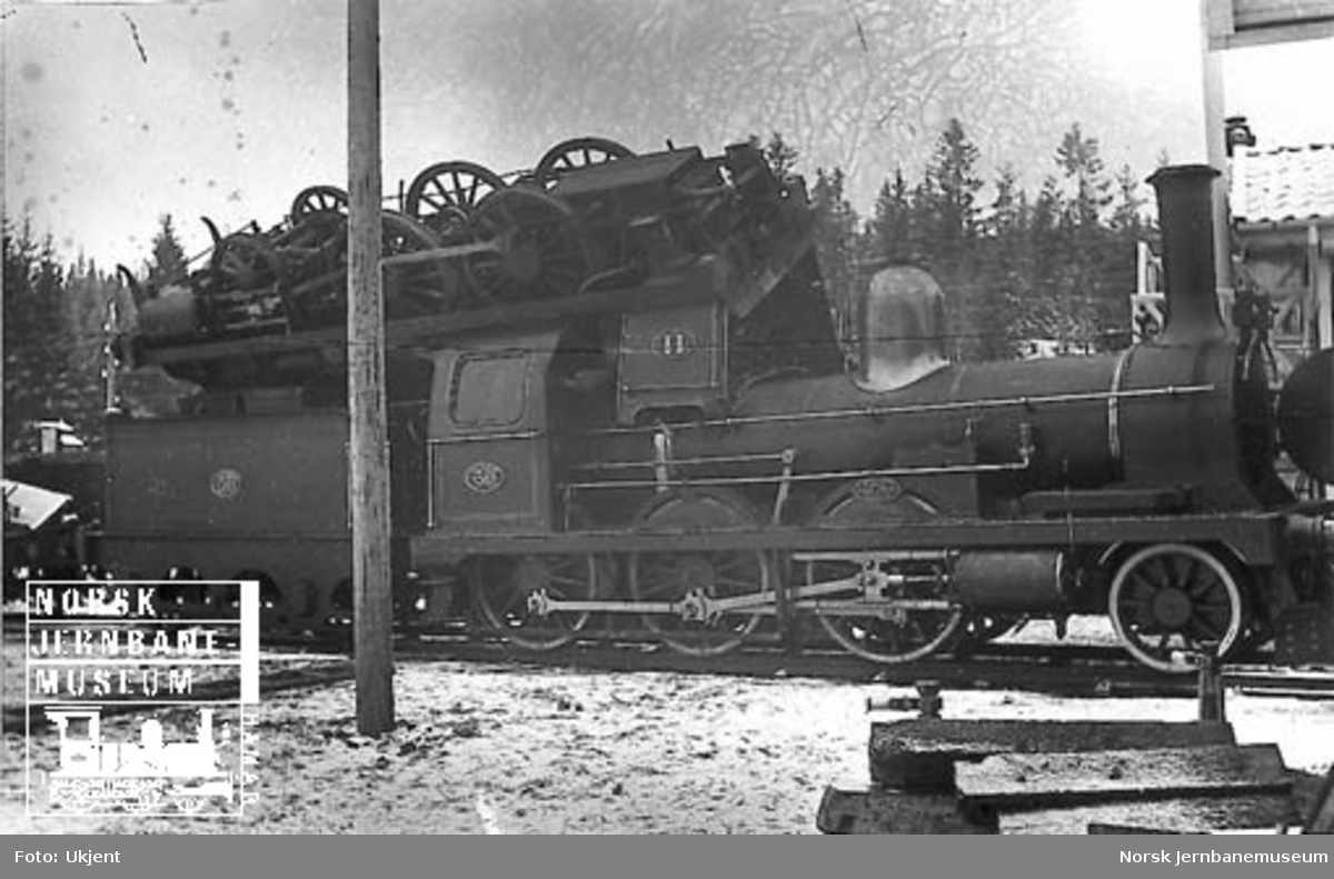 Damplokomotiv nr. 11 på lokomotiv nr. 36 etter kjeleksplosjonen
