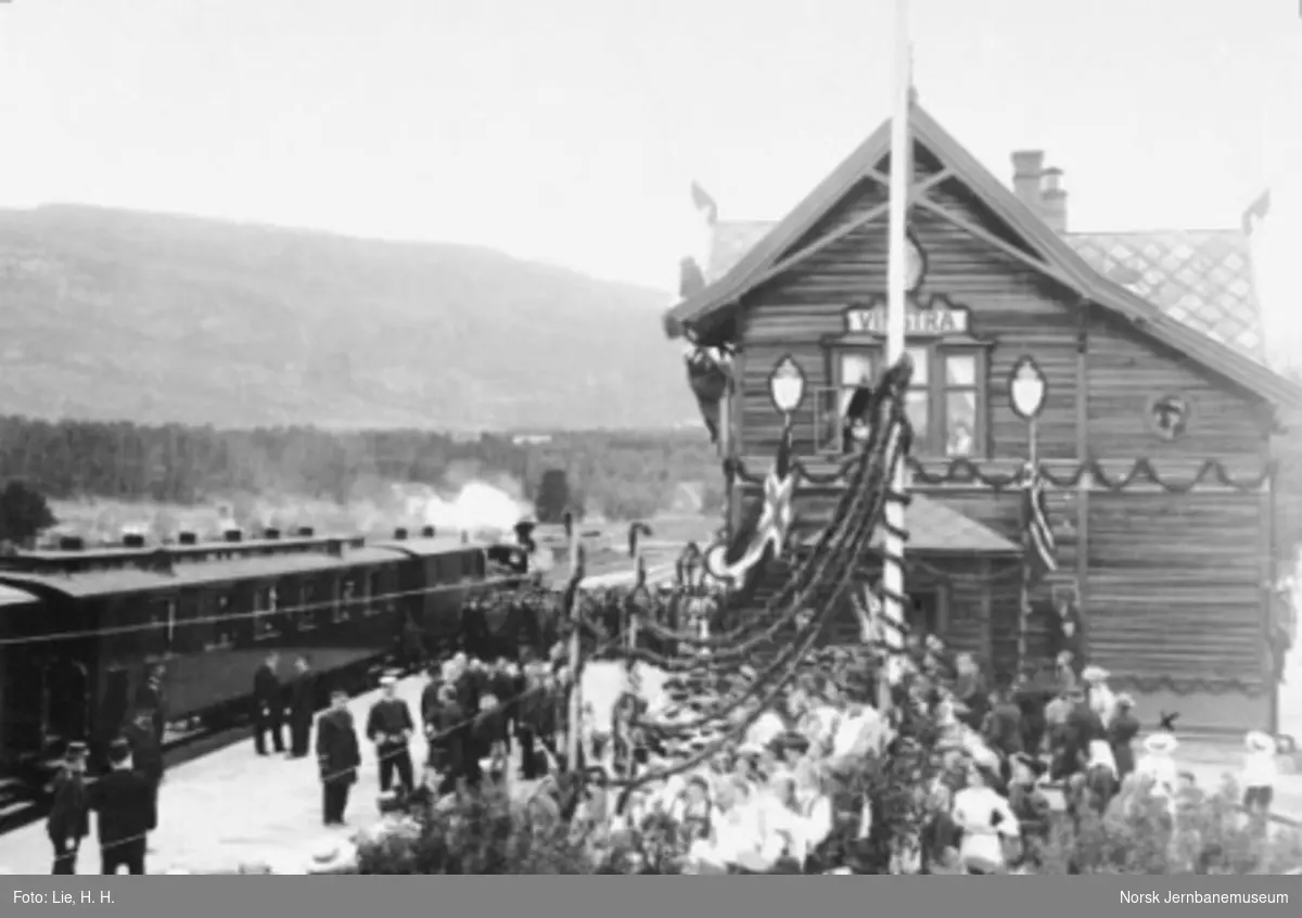 Kongetoget på Vinstra stasjon under kroningsreisen i 1906