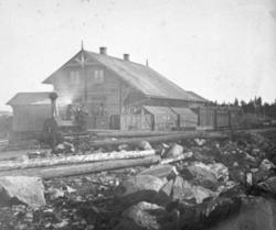 Damplokomotiv nr. 3 med blandet tog på Berg (Løten) stasjon