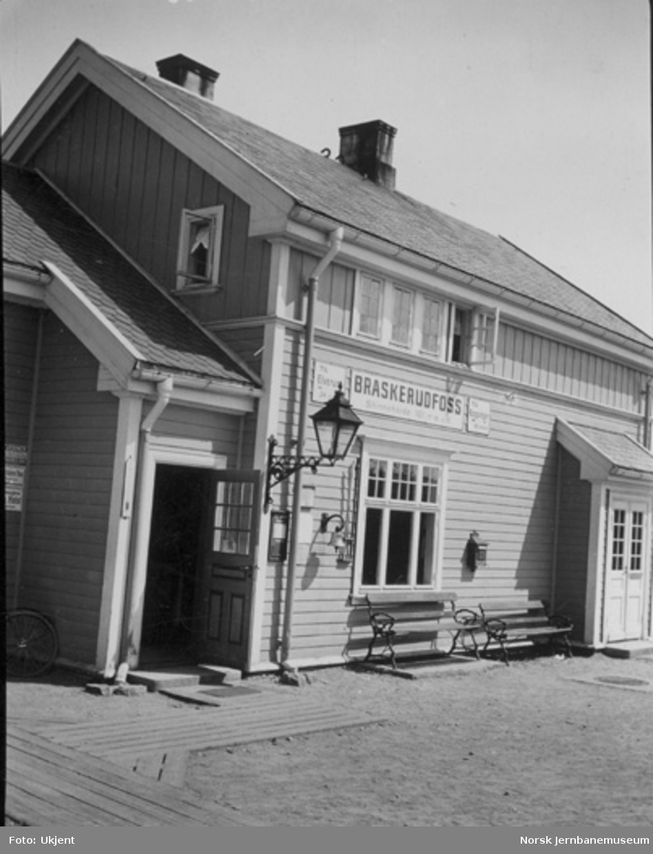 Braskereidfoss stasjonsbygning