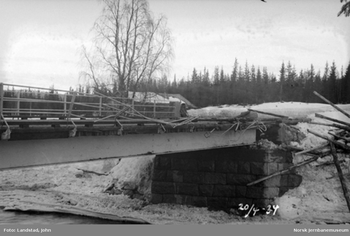 Isgang i Hovda elv, ødelagt vegbru