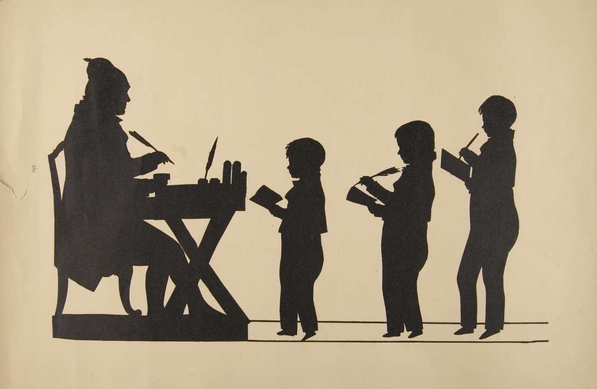 Silhouett av familien Rugaard, skolelærer og tre barn