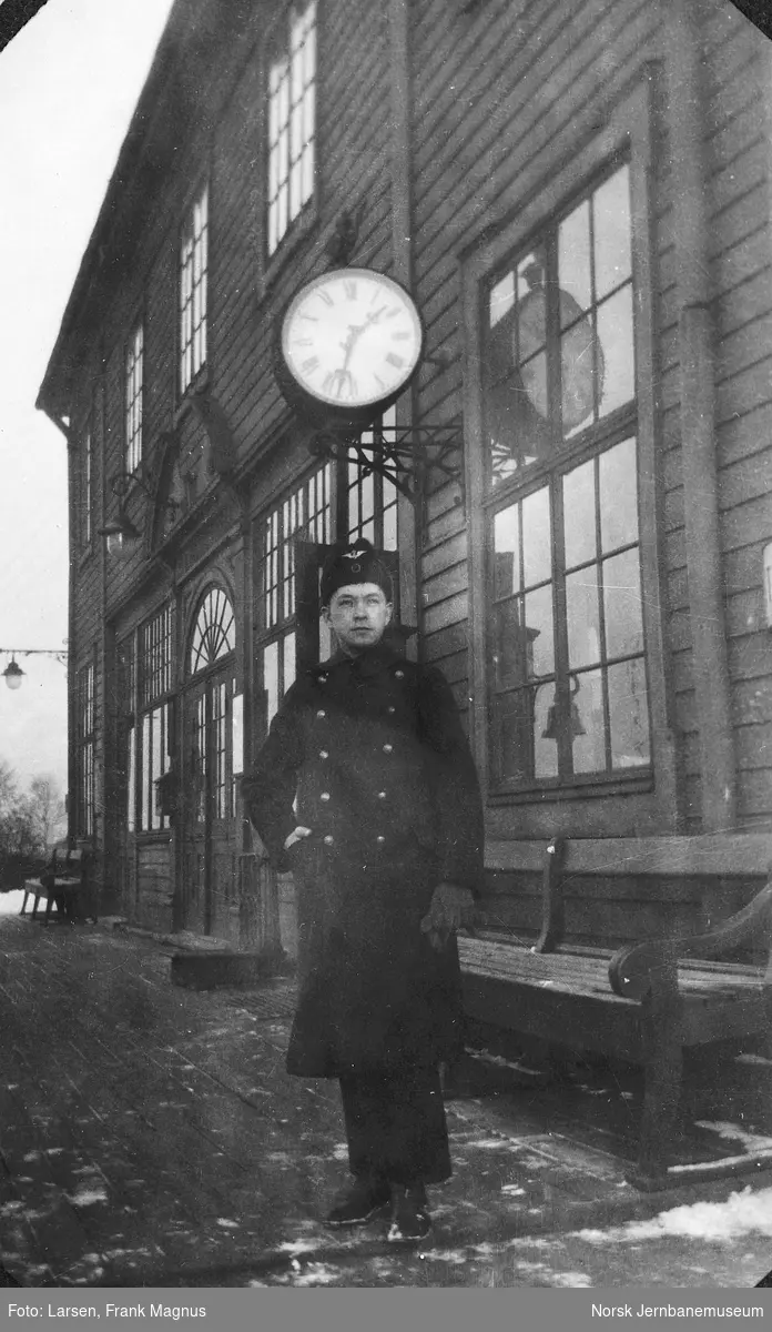 Telegrafist Frank M. Larsen på Alnabru stasjon