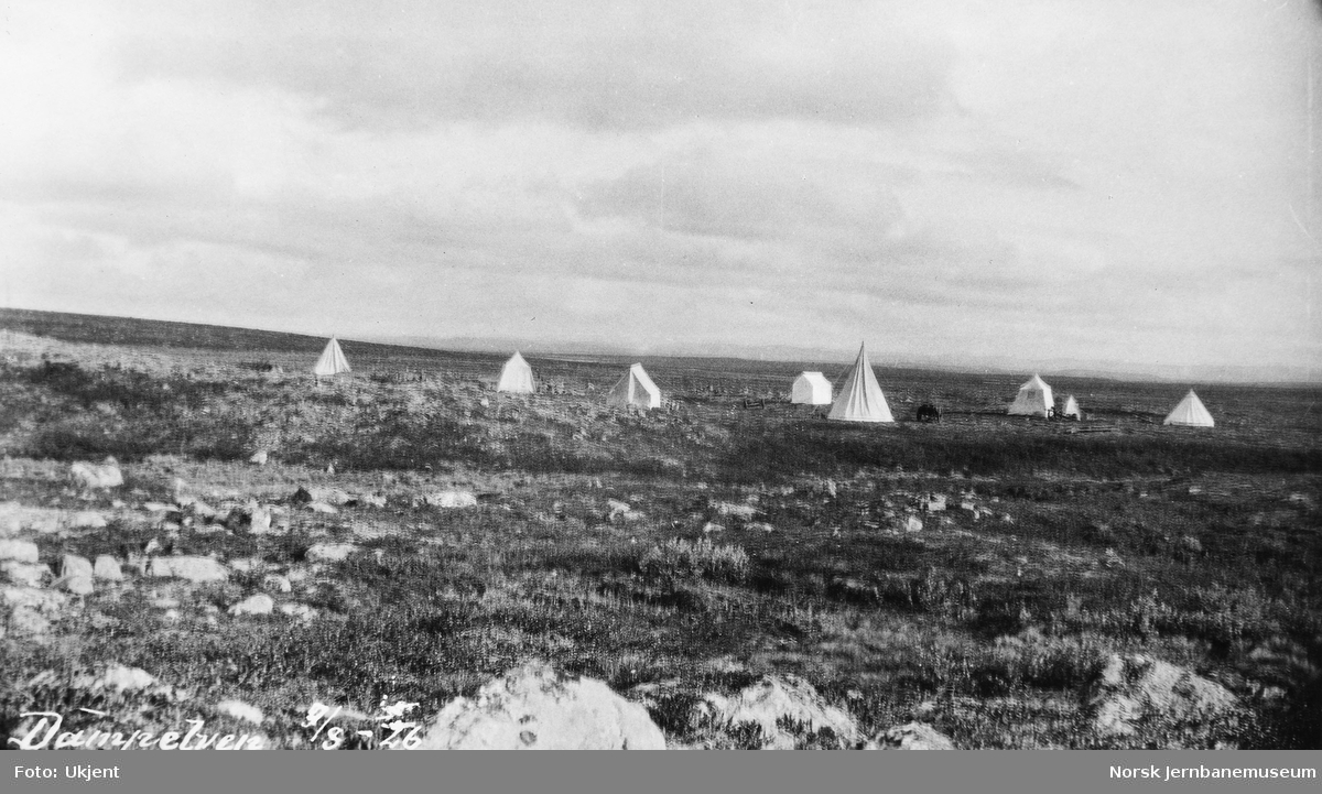 Jernbanestikking i Finnmark : teltleir ved Dampelven