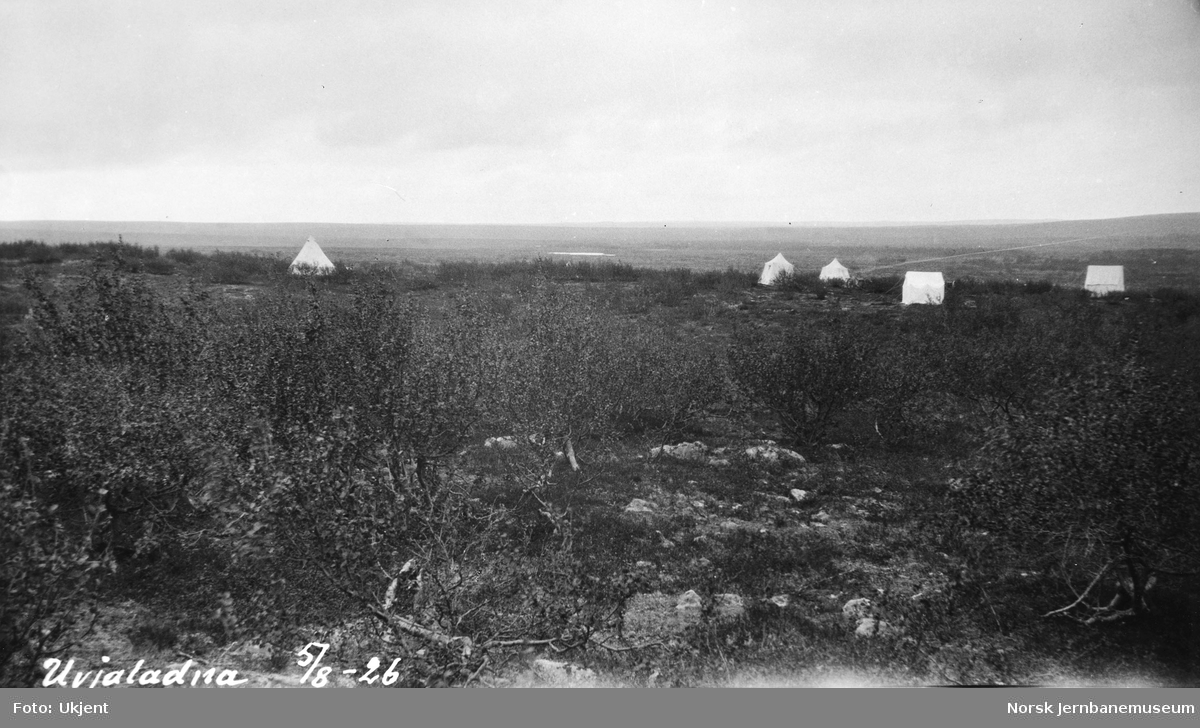 Jernbanestikking i Finnmark : teltleir ved Uvjalátnjá
