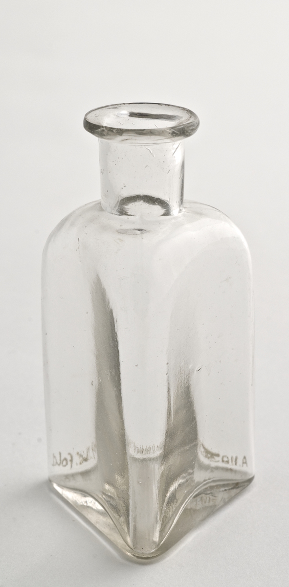 3-kantet arsenikkvaskflaske med kork