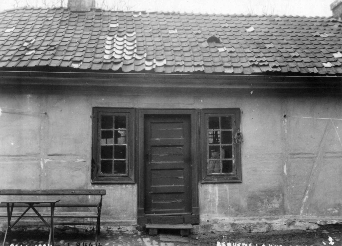 Bervens Løkke, Observatoriegata 2, Oslo 1924. Del av bygning, eksteriør, dør med sidevinduer..