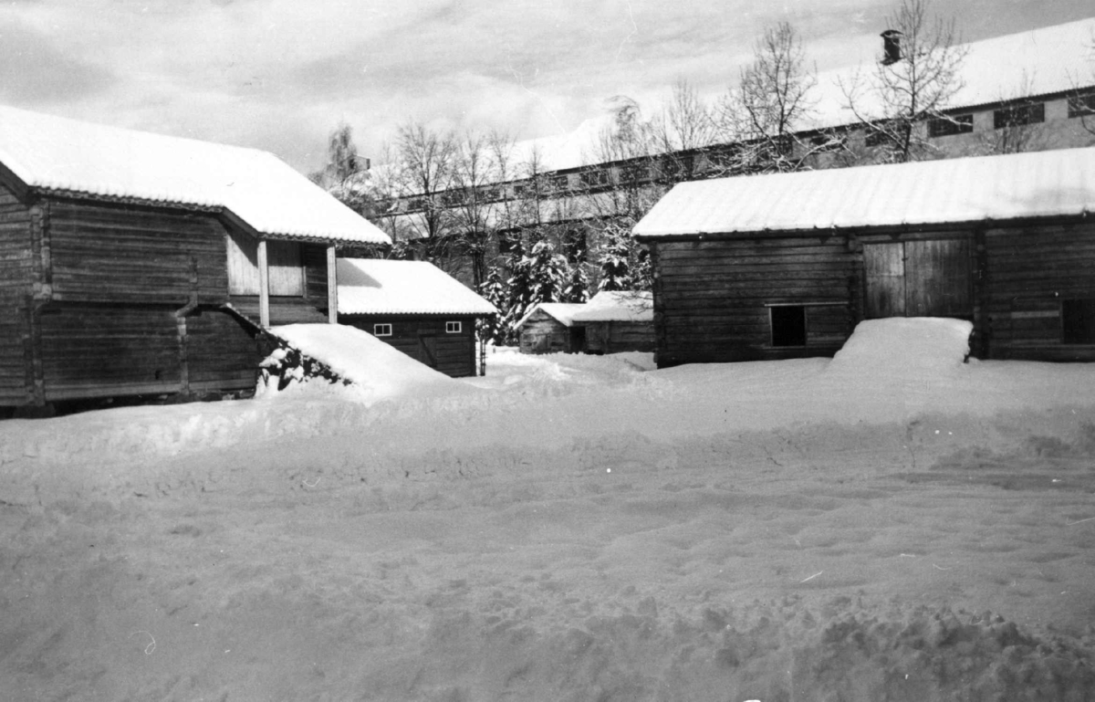 Telemarkstunet på Norsk folkemuseum, 1946. Stall og løe.