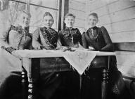 Gruppe kvinner sittende ved bord, sannsynlig Grimstad, Aust-