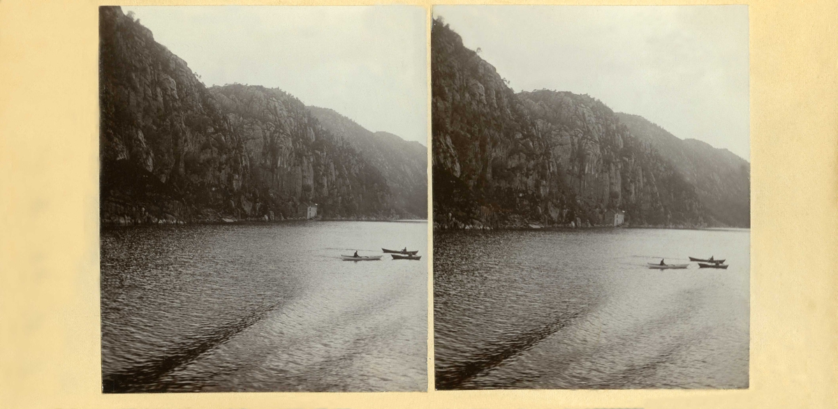 Stereoskopi. Bergensfjorden (Byfjorden?), Hordaland, med menn i robåter, fotografert fra "S/S Oscar".