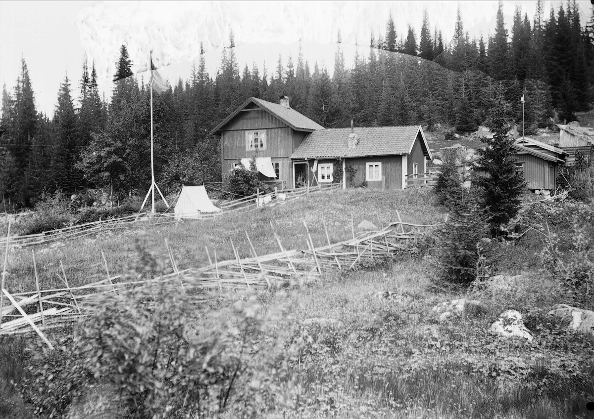Husene på Holoa seter, Hadeland, Jevnaker, Oppland, 1903.