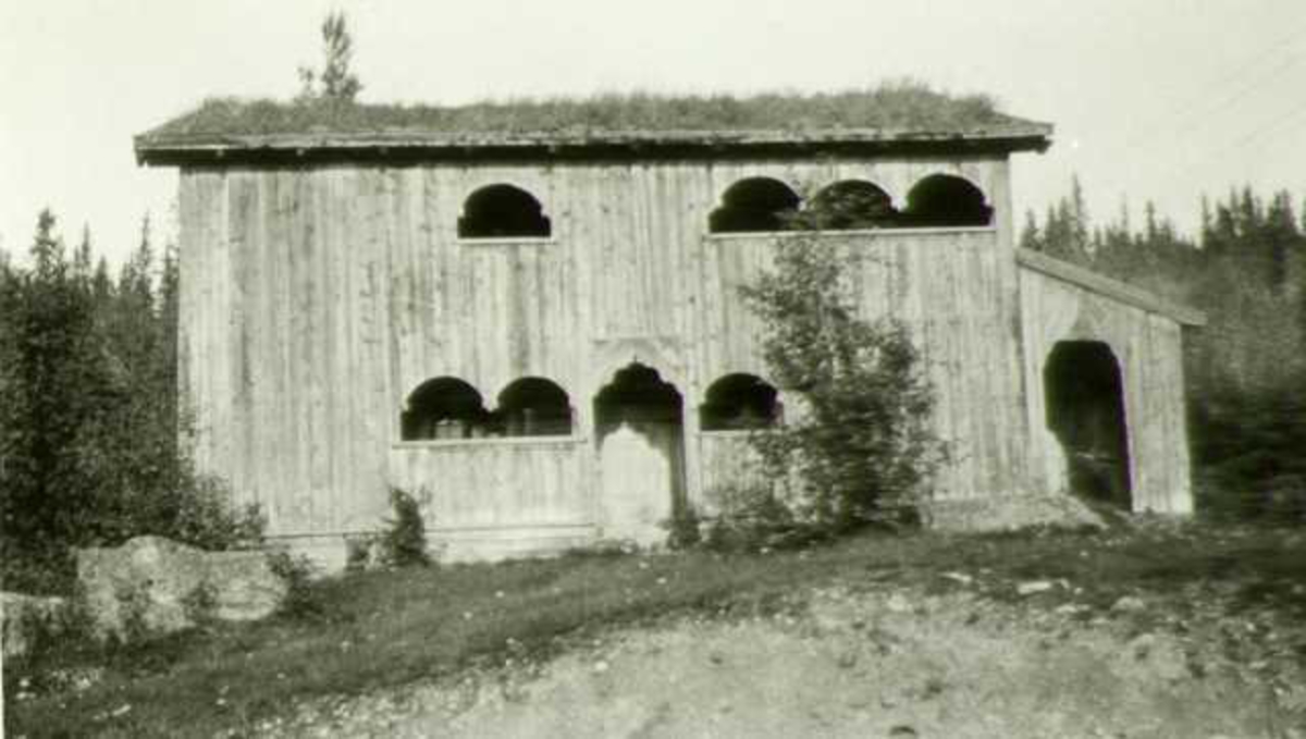 Stuebygning fra Eltdalen, Trysil Bygdetun, Trysil, Hedmark. Oppført 1723 og påbygget med sval 1834. Fotografert 1935.
