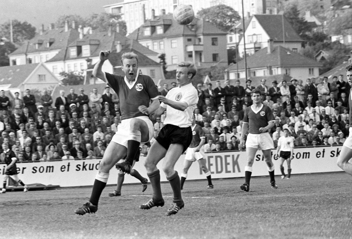 Serie. Landskamp i fotball mellom Norge - Skottland. Fotografert juni 1963.