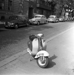 Serie. Presentasjon av "ISO" scooter, blant annet fotografer