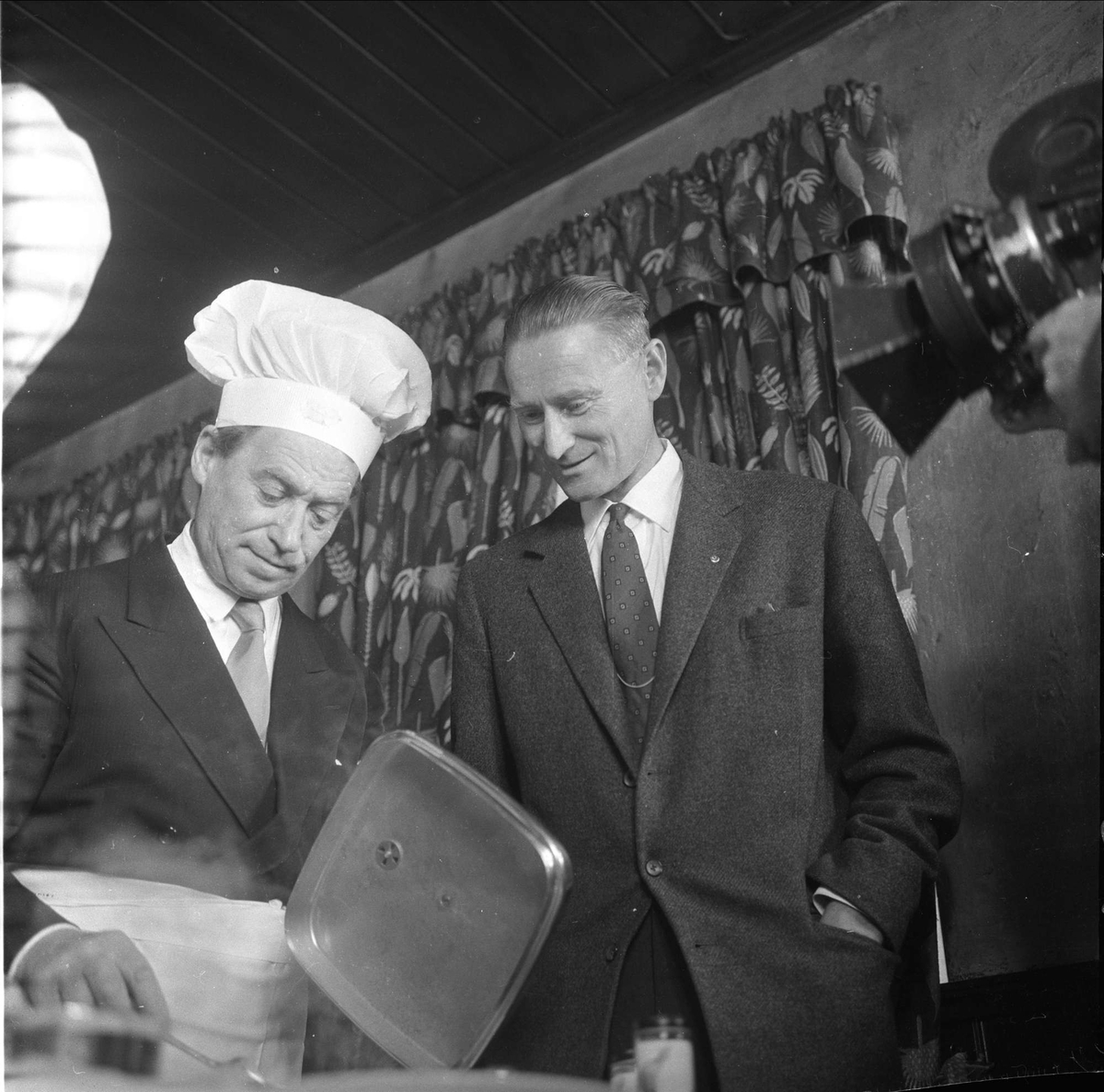 Blom restaurant, kokker i arbeid, Oslo, 22.09.1959.
