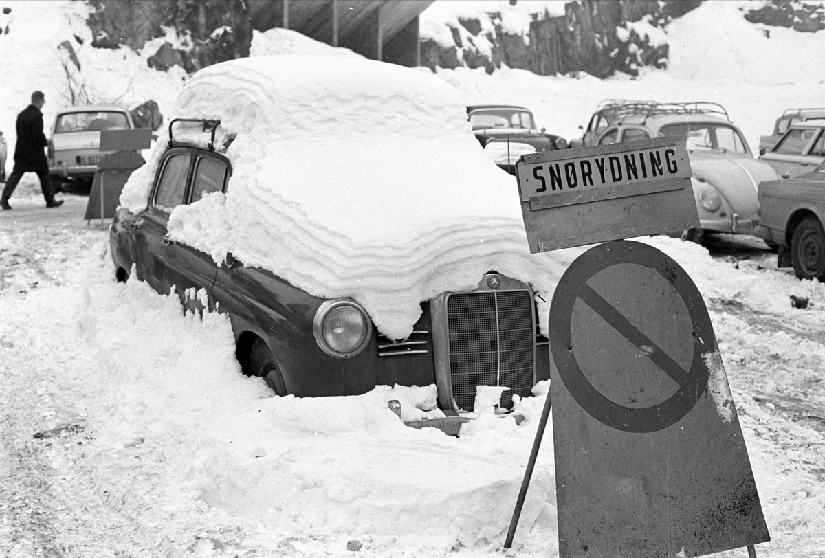 Snø og vinter, snørydding, trafikkaos, tungt vinterføre, Oslo, februar 1967.