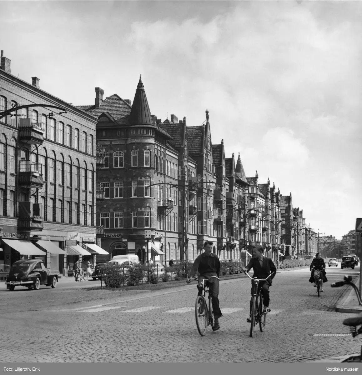 Föreningsgatan som löper genom Rörsjöstaden, som till större delen har vuxit upp på före detta sjöbotten. Malmö.