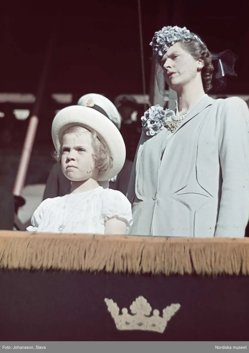 Prinsessan Sibylla och prinsessan Margaretha på Stockholms stadion.