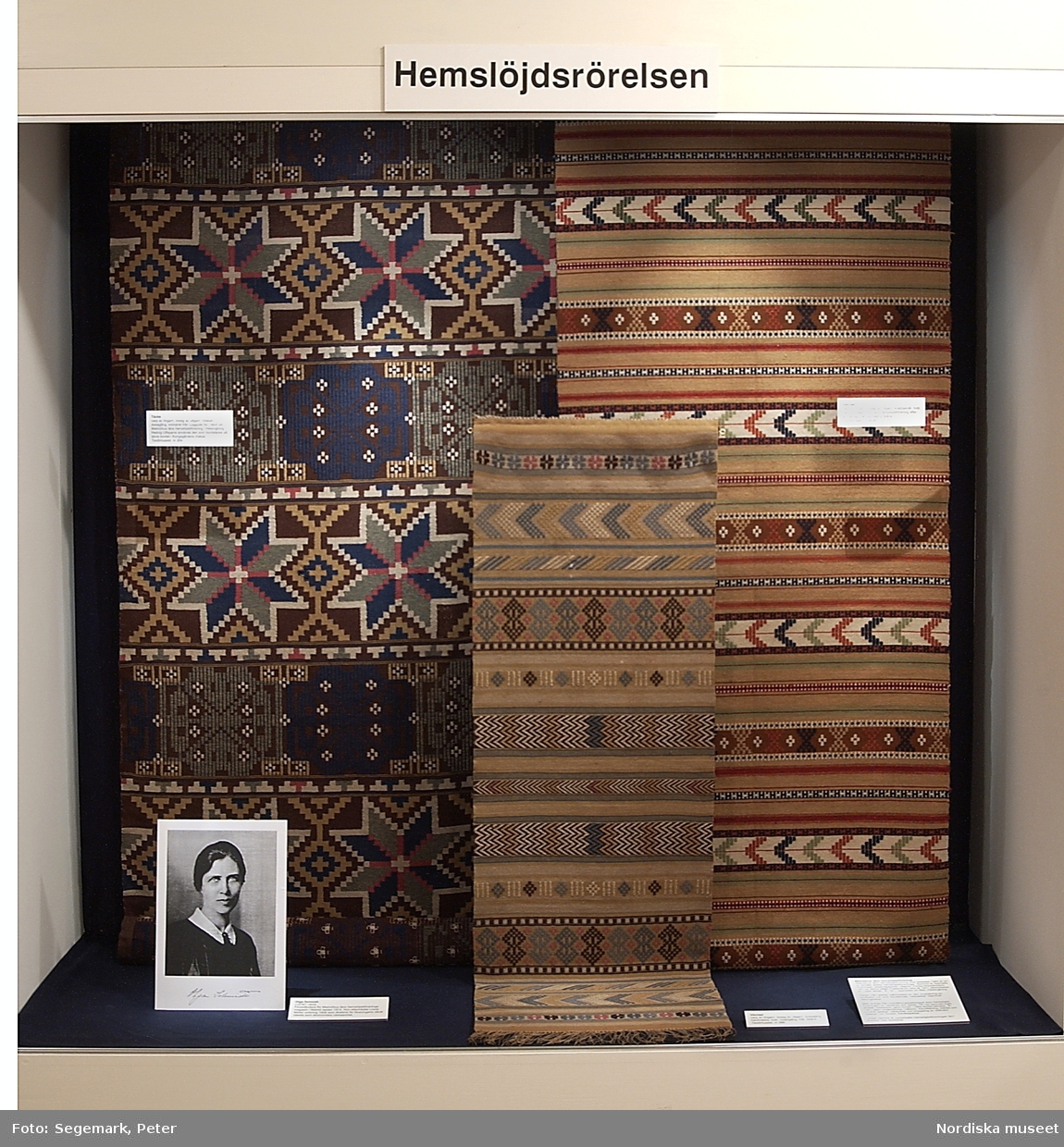 Dokumentation av utställningen Skånska textilier på Textilmuseet i Högbo 2003.