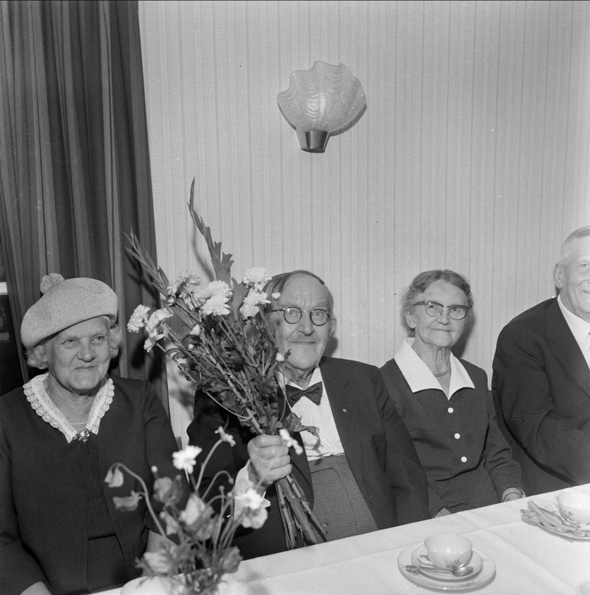 Paret Zetterström uppvaktas, Tierp, Uppland september 1973