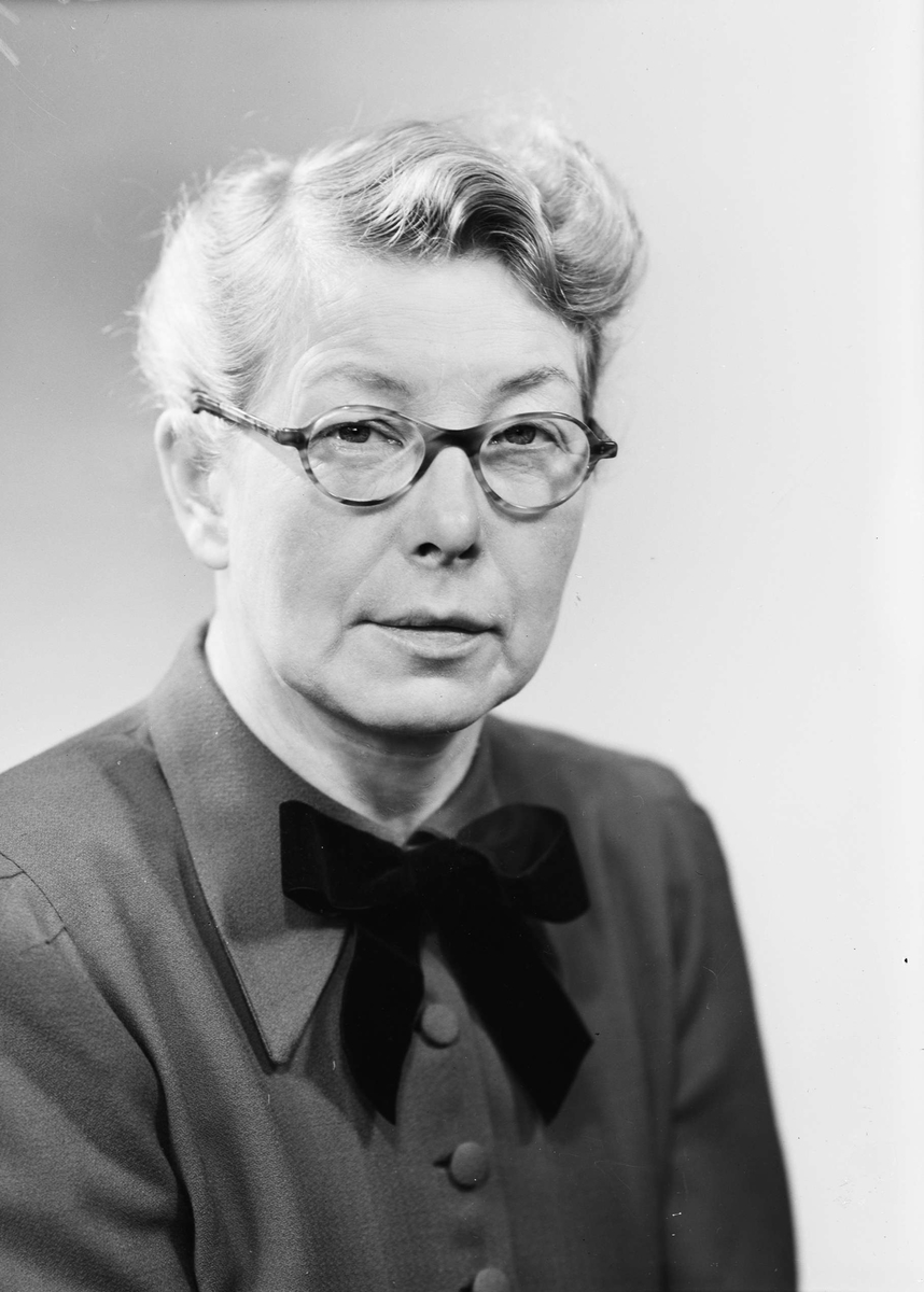 Ateljéporträtt - "fru Söderström", Ulleråker, Uppsala 1948