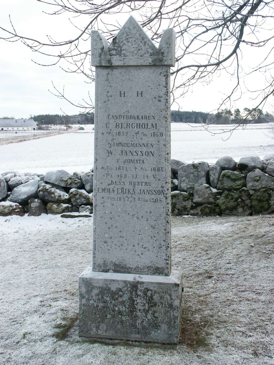 Gravmonument på kyrkogården vid Biskopskulla kyrka, Biskopskulla socken, Uppland december 2002