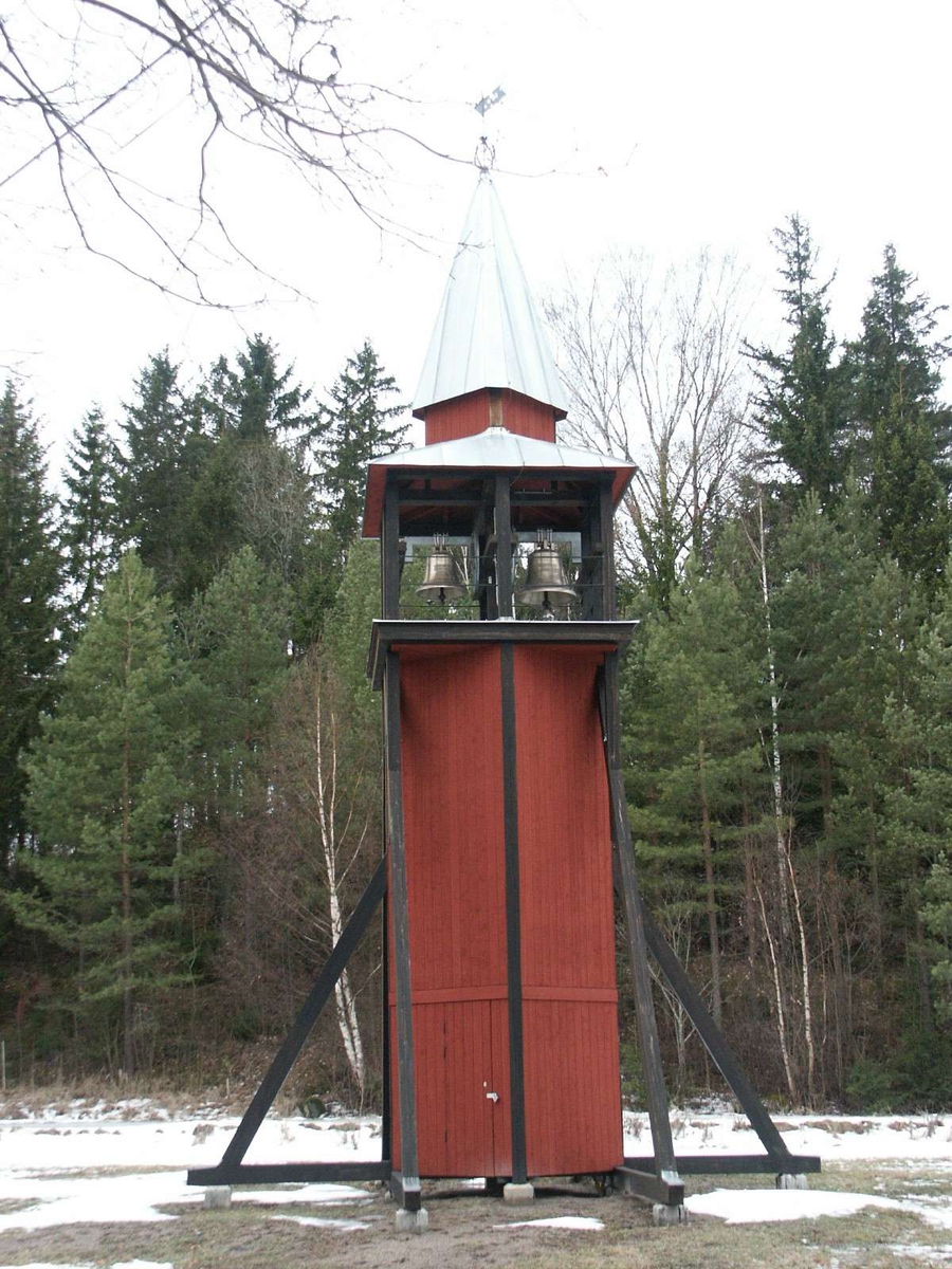 Klockstapeln vid Fittja kyrka, Fittja socken, Uppland januari 2003