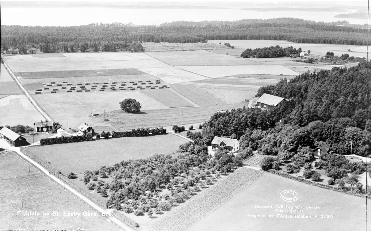 Flygfoto över Stora Ekeby gård, Lindormsnäs, Låssa socken, Uppland 1938